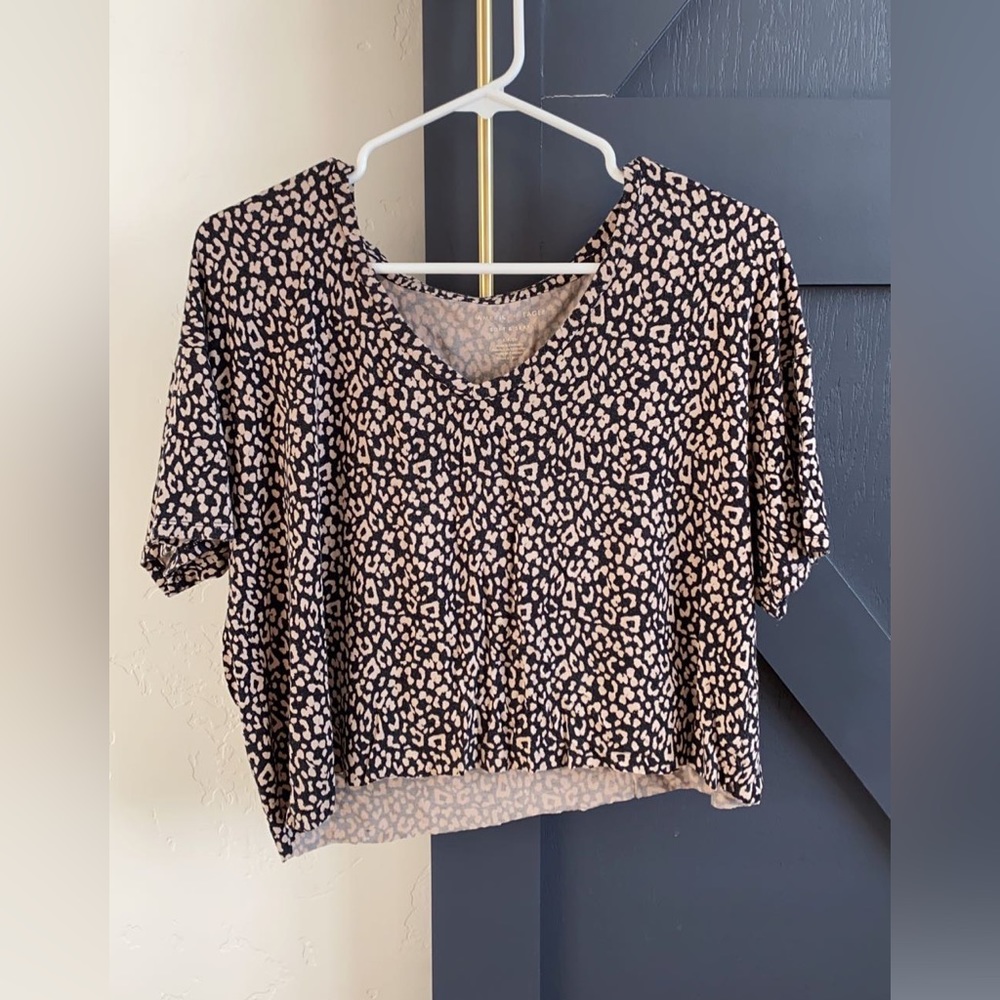 cropped cheetah print v neck